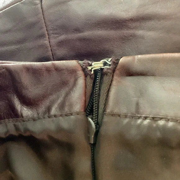 PRICE New GAP Vintage High Waisted Leather Midi Skirt Colour Burgundy Size 8 - Picture 15 of 16